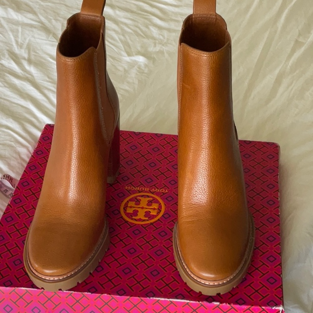 Tory Burch
(Women)Ankle Booties /Carson lug High Heel/Chelsea 70mm Lug Bootie /